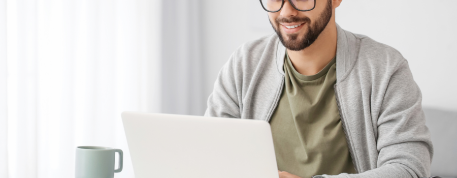 Person looking at computer reading course introduction and navigation.